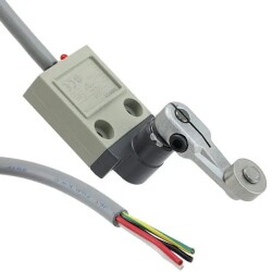 D4C-3224 - Compact Enclosed Limit Switch - 1